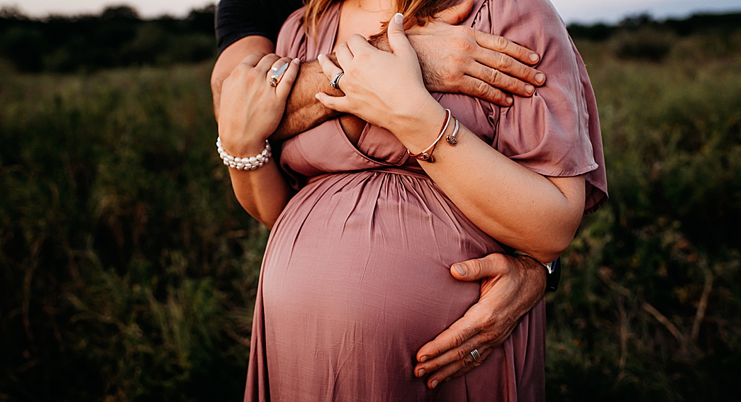 Five Reasons to Book A Maternity Session